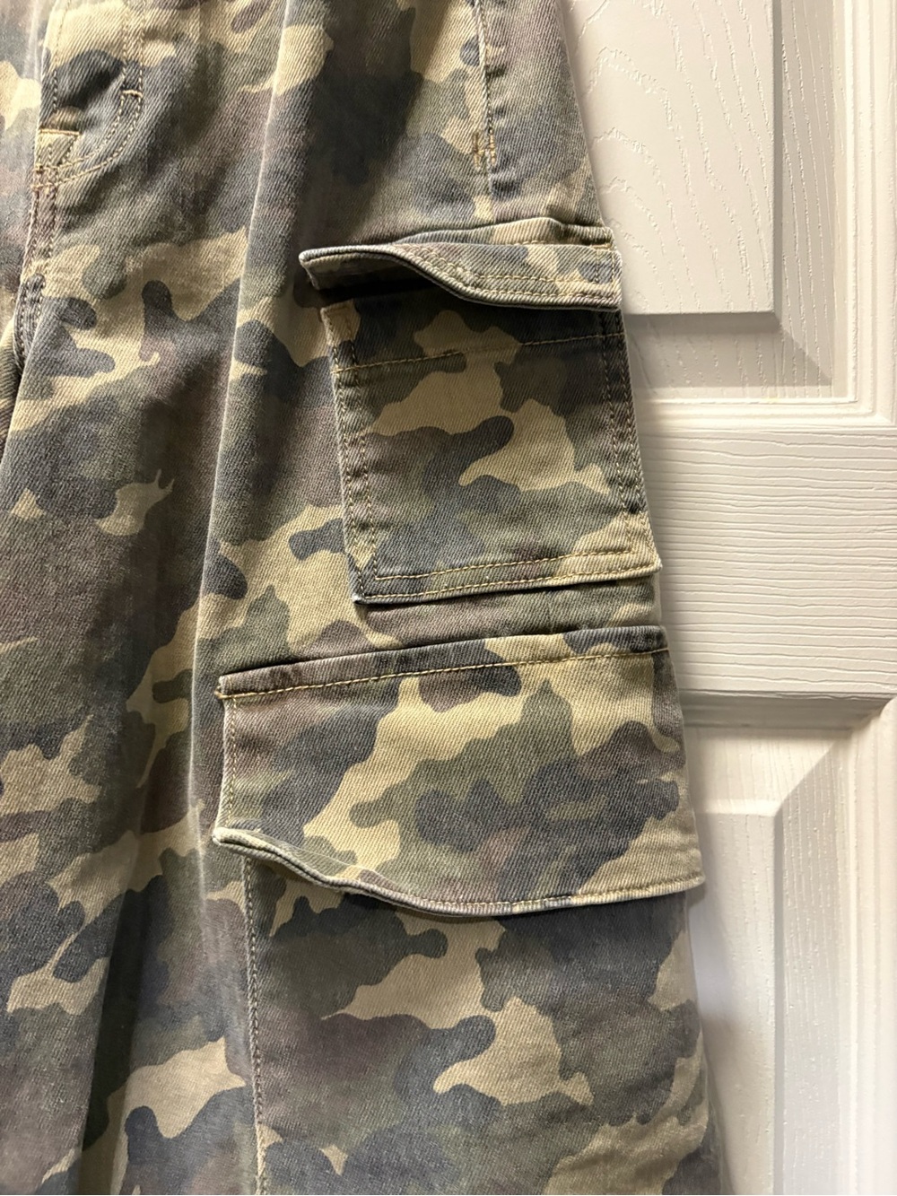 Hidden camo wide leg cargo jeans - Picture 4 of 8